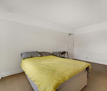 4 bedroom semi-detached house to rent - Photo 5