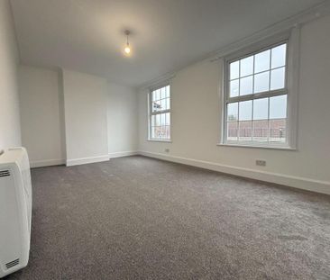 3 bedroom flat to rent - Photo 2