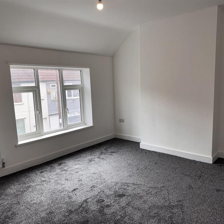 3 bedroom end of terrace house to rent - Photo 1