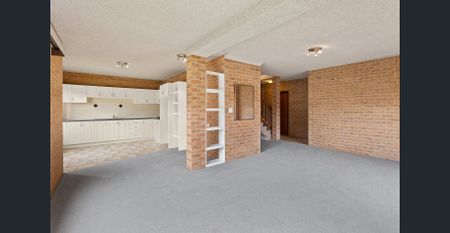 Spacious Family Living with Flexible Floor Plan in Prime Coniston Location - Photo 2