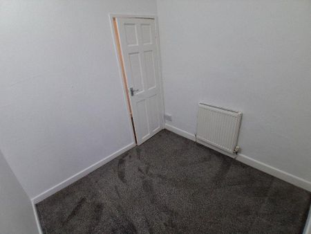 3 bedroom end of terrace house to rent - Photo 3