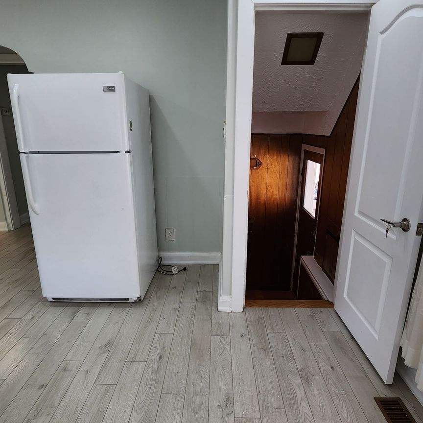 For Lease - 207 Olive Avenue, Toronto, Ontario - Photo 1