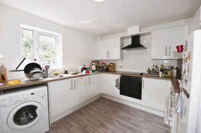 2 bedroom Flat in Flat 22, Leeds - Photo 2