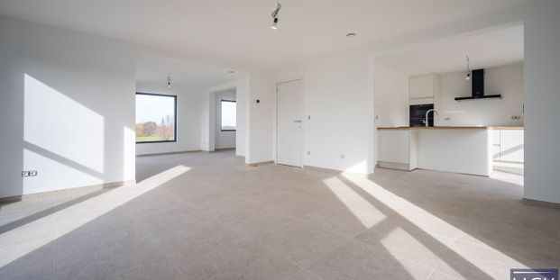 Woning te huur in Kruishoutem voor € 1.385 met 3 slaapkamers - Photo 1