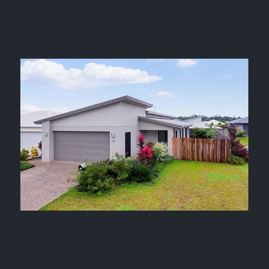 Modern Family Home in a Peaceful Smithfield Cul-de-Sac - Photo 1