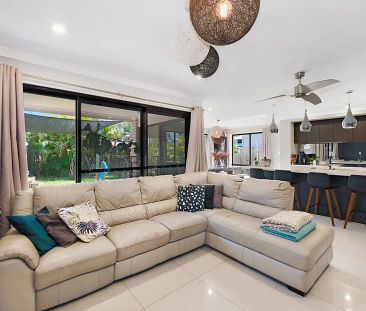 HUGE FAMILY HOME! - Photo 3