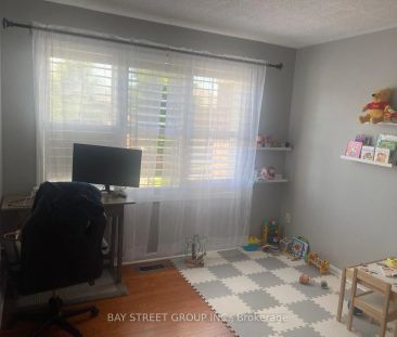 Detached Home For Lease | W9051238 - Photo 4