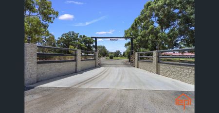 2 Bedroom Fully Furnished Attached Duplex – Utilities & Internet Included - Photo 5