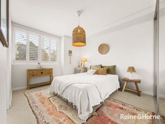 Spacious Two Bedroom Apartment In Prime Location! - Photo 1