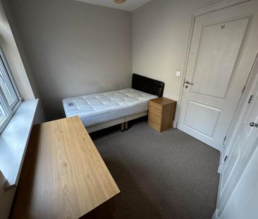 3 bedroom flat to rent - Photo 3