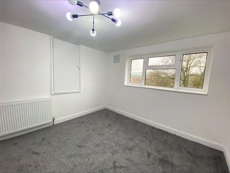 3 bedroom end of terrace house to rent - Photo 4