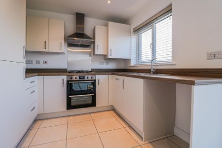 3 bedroom semi-detached house to rent - Photo 5