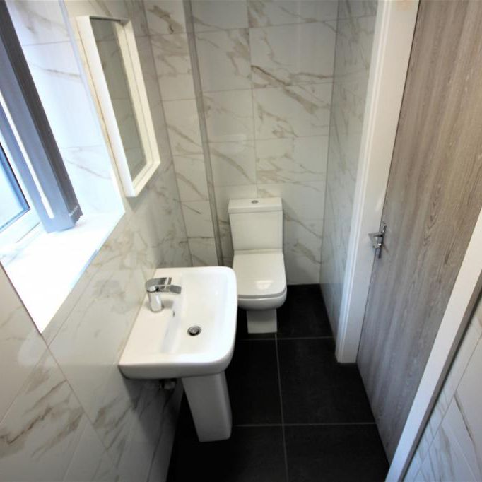 4 bedroom flat to rent - Photo 1