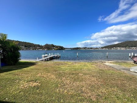 Downstairs Flat With Stunning Waterfront! - Photo 4