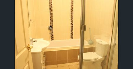 MODERN 2 BEDROOM TOWNHOUSE - Photo 4