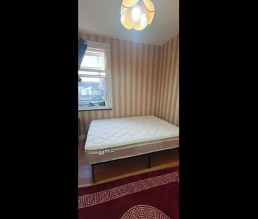 Room in a Shared House, Shelley Avenue, E12 - Photo 1