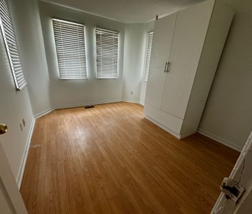 For Lease - 52 Major William Sharpe Drive Unit# Main, Brampton, Ont... - Photo 2