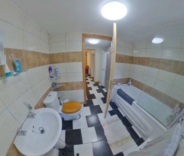 8 Bedroom Mid Terraced House for rent in Brudenell Road - Photo 4