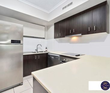 Townhouse in the Sky – Top-Floor Living - Photo 1