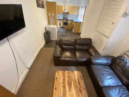 5 Bed Terraced House, Cawdor Road, M14 - Photo 2