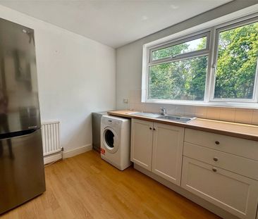 York Road, Woking, Surrey, GU22 7XS - Photo 4