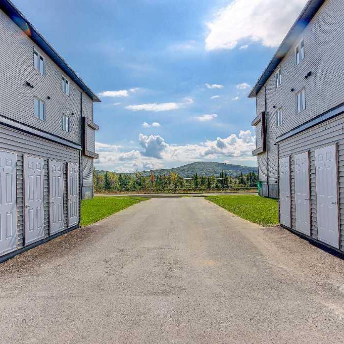 TRÈS BEAU 6 1/2 - LIBRE IMMÉDIATEMENT! - Photo 1