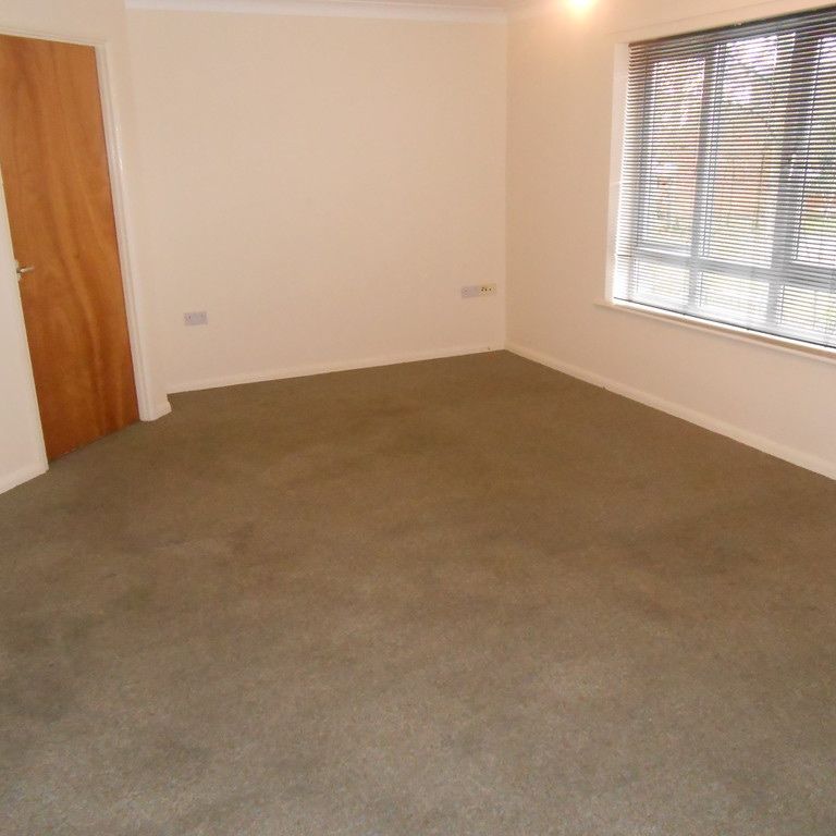 2 Bed Flat, Brook Court, NG7 - Photo 1