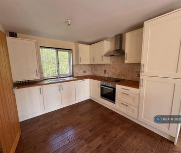 2 bedroom semi-detached house to rent - Photo 5