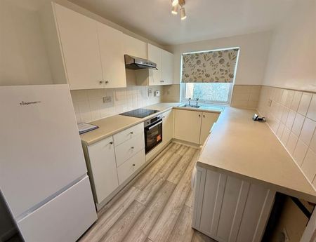 2 Bedroom Apartment HOMEOW - Photo 3