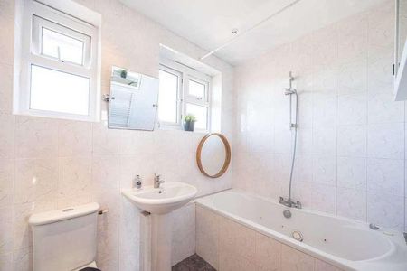 Edgeworth Road, Cockfosters, EN4 - Photo 4