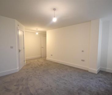 3 bedroom apartment to rent - Photo 3