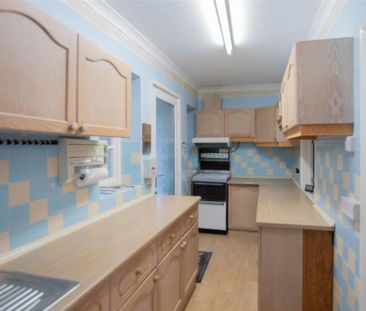 3 bedroom semi-detached house to rent - Photo 6