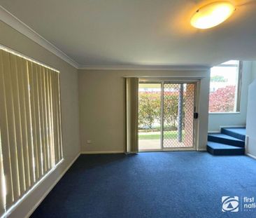 Walk to beach, shops & transport - Photo 1