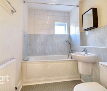 3 bedroom apartment to rent - Photo 6