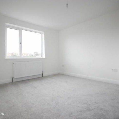 4 bedroom semi-detached house to rent - Photo 1