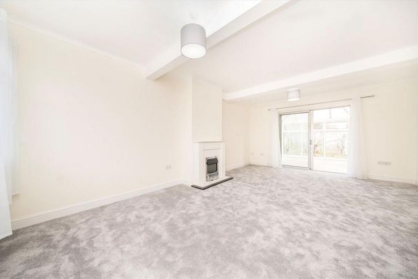 3 bedroom semi-detached house to rent - Photo 1