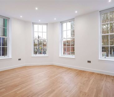 A newly refurbished first floor two bedroom flat with a separate st... - Photo 1