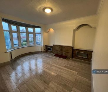 3 bedroom semi-detached house to rent - Photo 4