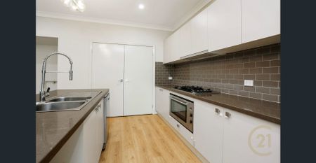 Modern, Spacious & Family-Friendly Home Opposite Parklands !! - Photo 5