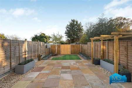 Hyde Park Avenue, London, N21 - Photo 4