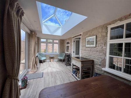 2 bedroom semi-detached house to rent - Photo 4