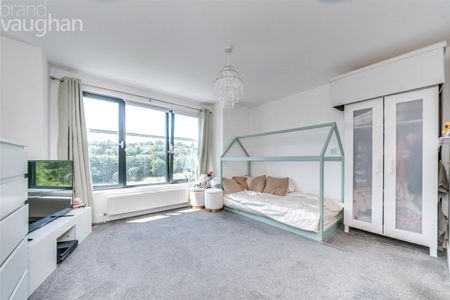 4 bedroom detached house to rent - Photo 2