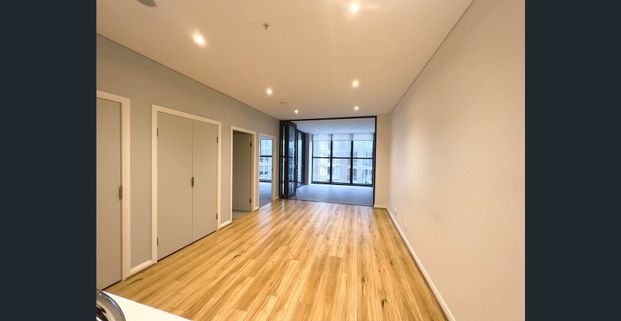 Just Listed - 6 months only - Photo 1