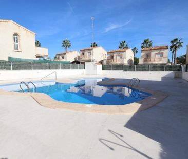 Alquiler Temporada Larga, Chalet independiente Guardamar - Photo 3