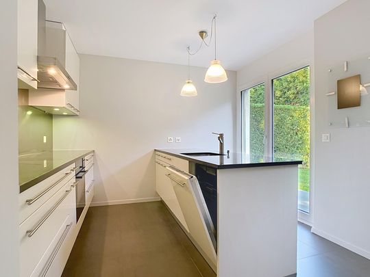 Semi-detached villa by the garages - Photo 1