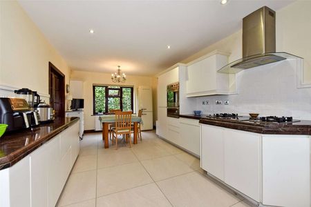 A very well presented family home in the sought after Fisheries Estate in Bray. - Photo 5