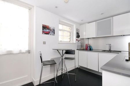 2 bedroom flat in London - Photo 5