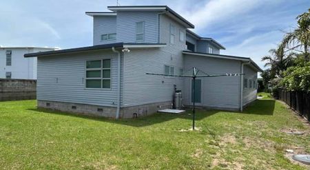 Spacious Omaha Beach home - Photo 5