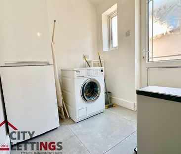 4 bedroom end of terrace house to rent - Photo 5