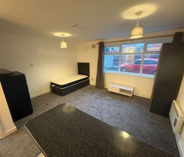 Studio Flat, Brook Road, M14 - Photo 1